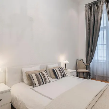 Basilica Palace Apartament *